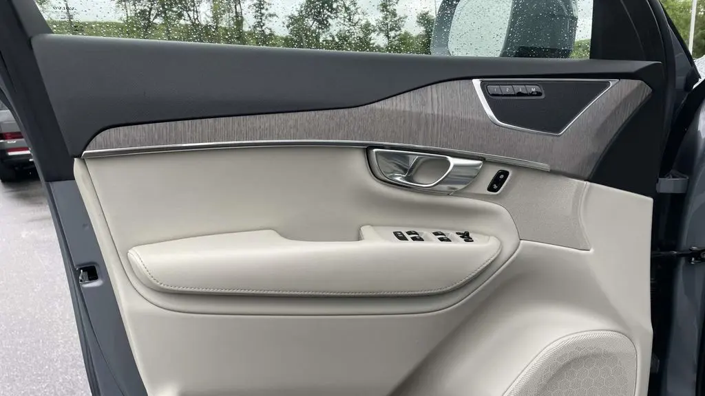 2023 Volvo XC90 B6 Plus Bright Theme 7P
