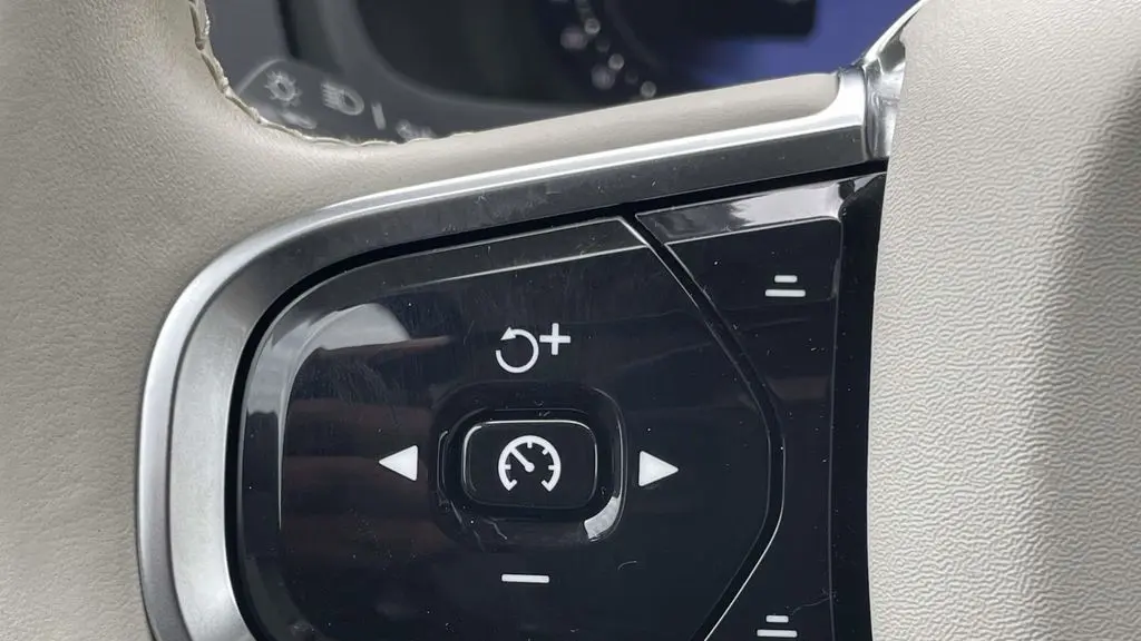 2023 Volvo XC90 B6 Plus Bright Theme 7P