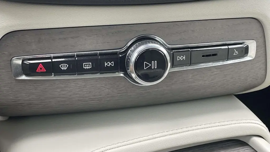 2023 Volvo XC90 B6 Plus Bright Theme 7P