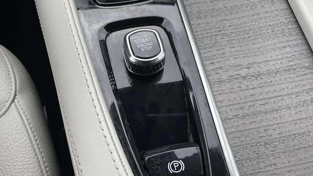 2023 Volvo XC90 B6 Plus Bright Theme 7P