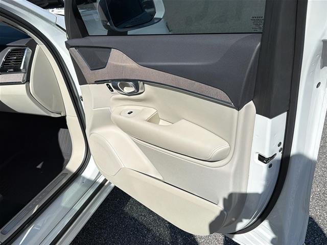 2023 Volvo XC90 - $37,950