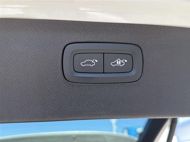 2023 Volvo XC90 - $37,950