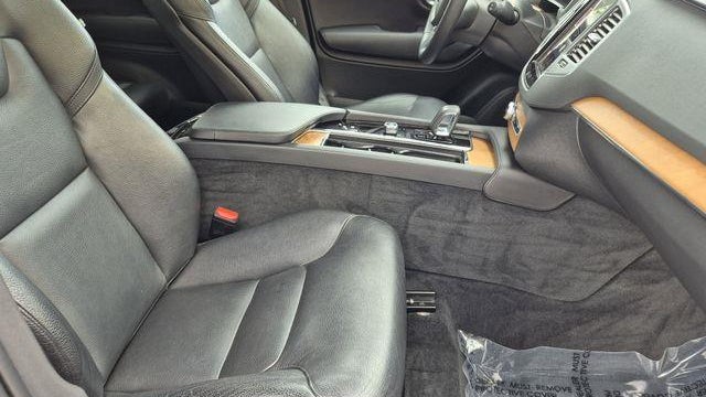 2023 Volvo XC90 B6 Core