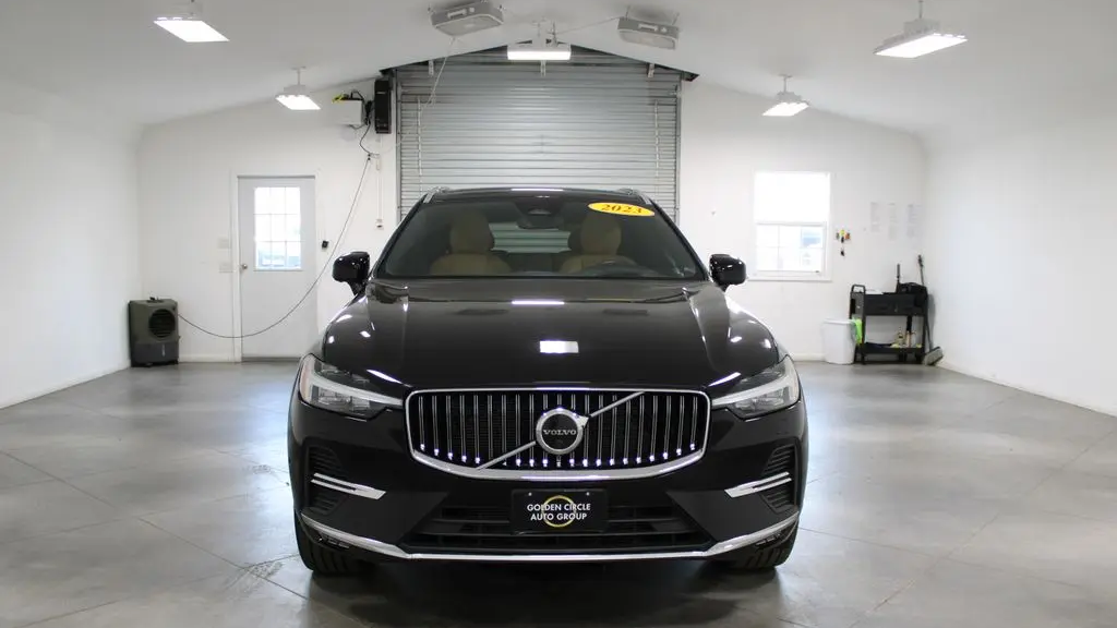 2023 Volvo XC60 B6 Ultimate Bright Theme