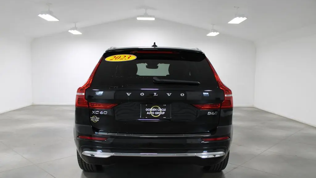 2023 Volvo XC60 B6 Ultimate Bright Theme