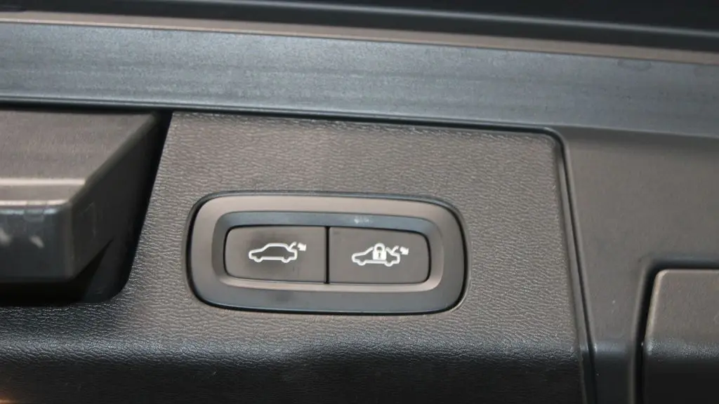 2023 Volvo XC60 B6 Ultimate Bright Theme