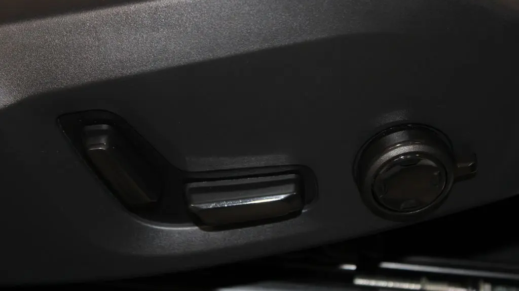 2023 Volvo XC60 B6 Ultimate Bright Theme