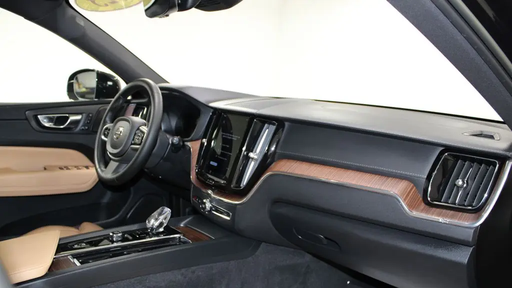 2023 Volvo XC60 B6 Ultimate Bright Theme
