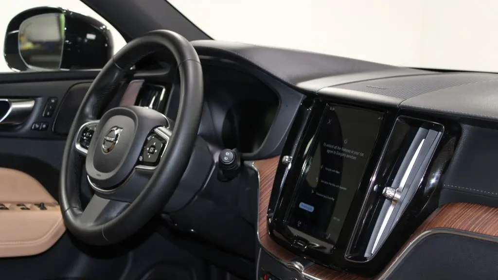 2023 Volvo XC60 B6 Ultimate Bright Theme