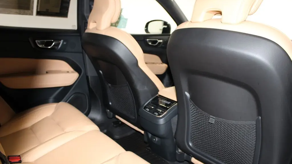 2023 Volvo XC60 B6 Ultimate Bright Theme