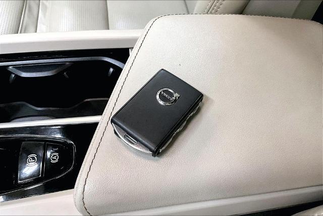 2022 Volvo XC60 - $32,903