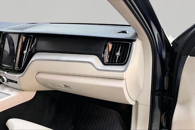 2022 Volvo XC60 - $32,903
