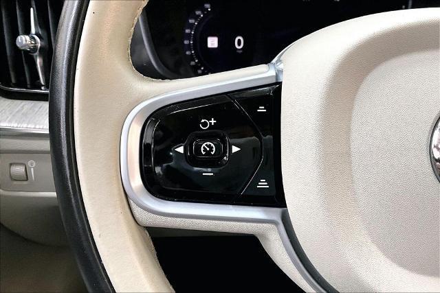 2022 Volvo XC60 - $32,903