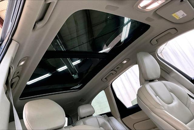 2022 Volvo XC60 - $32,903