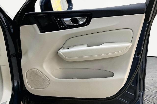 2022 Volvo XC60 - $32,903