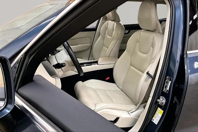 2022 Volvo XC60 - $32,903
