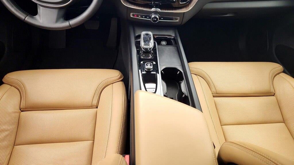 2022 Volvo XC60 B6 Inscription