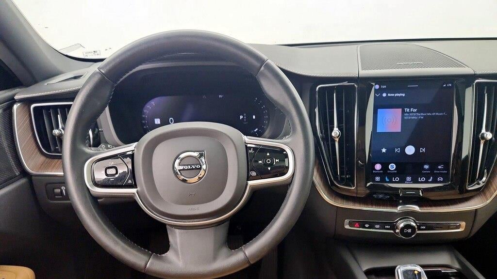 2022 Volvo XC60 B6 Inscription