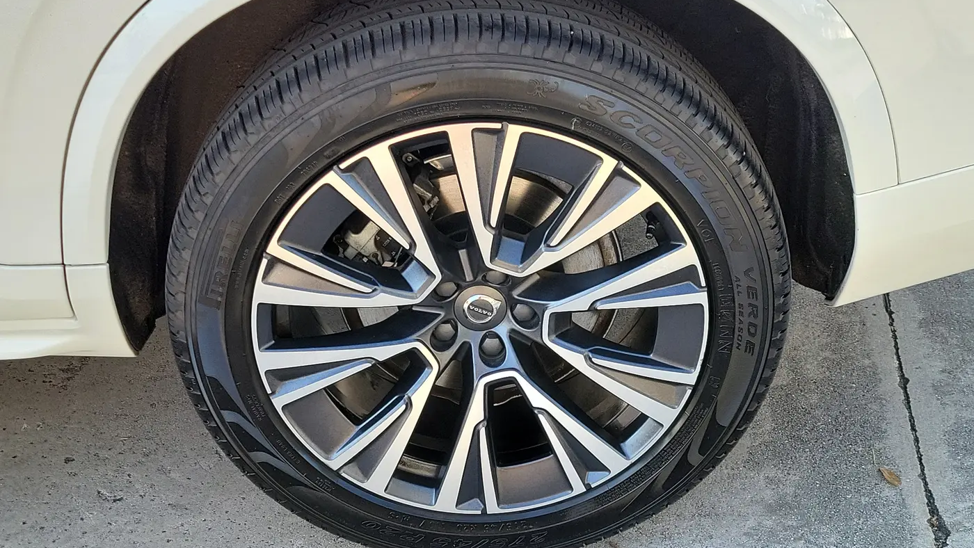2022 Volvo XC90 T5 Momentum
