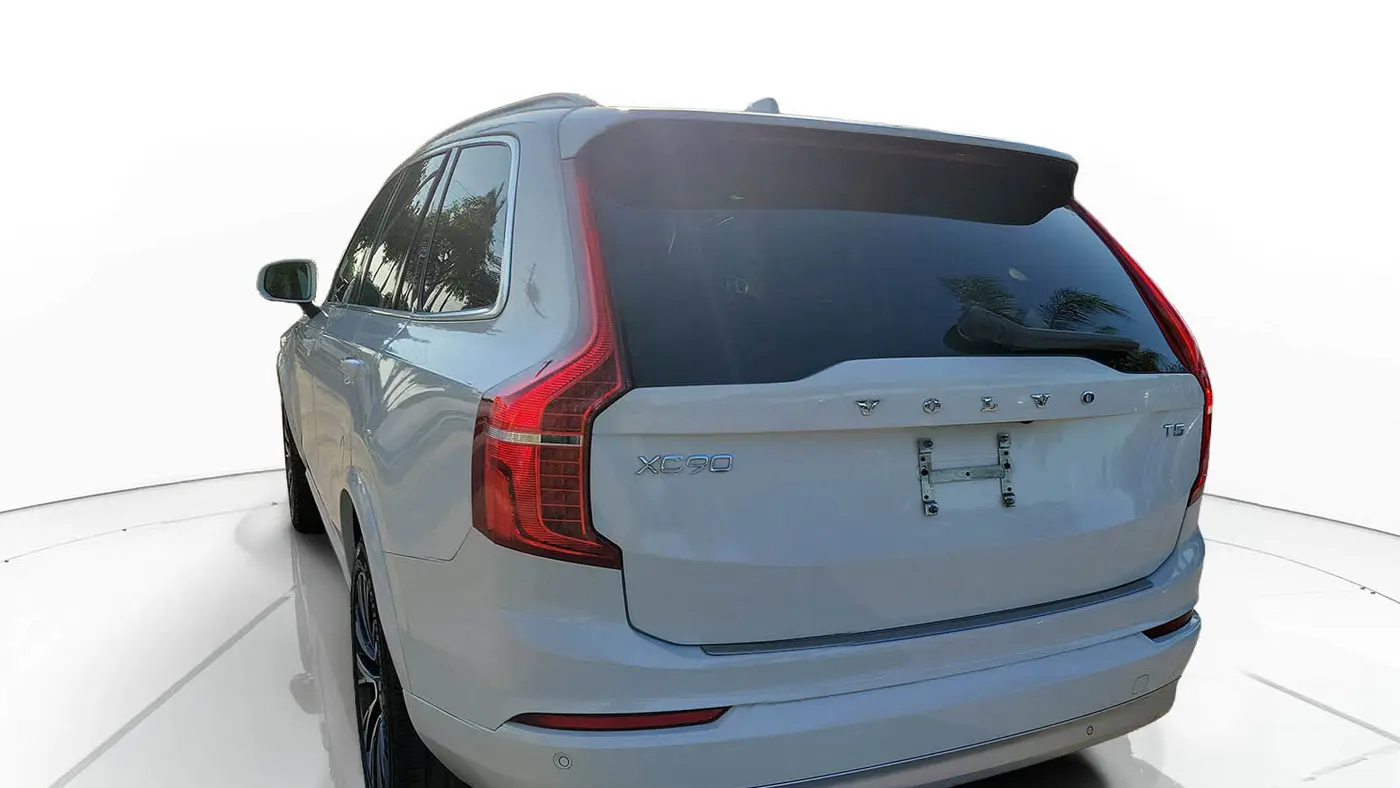 2022 Volvo XC90 T5 Momentum