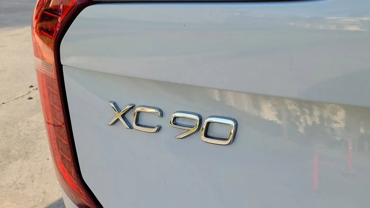2022 Volvo XC90 T5 Momentum