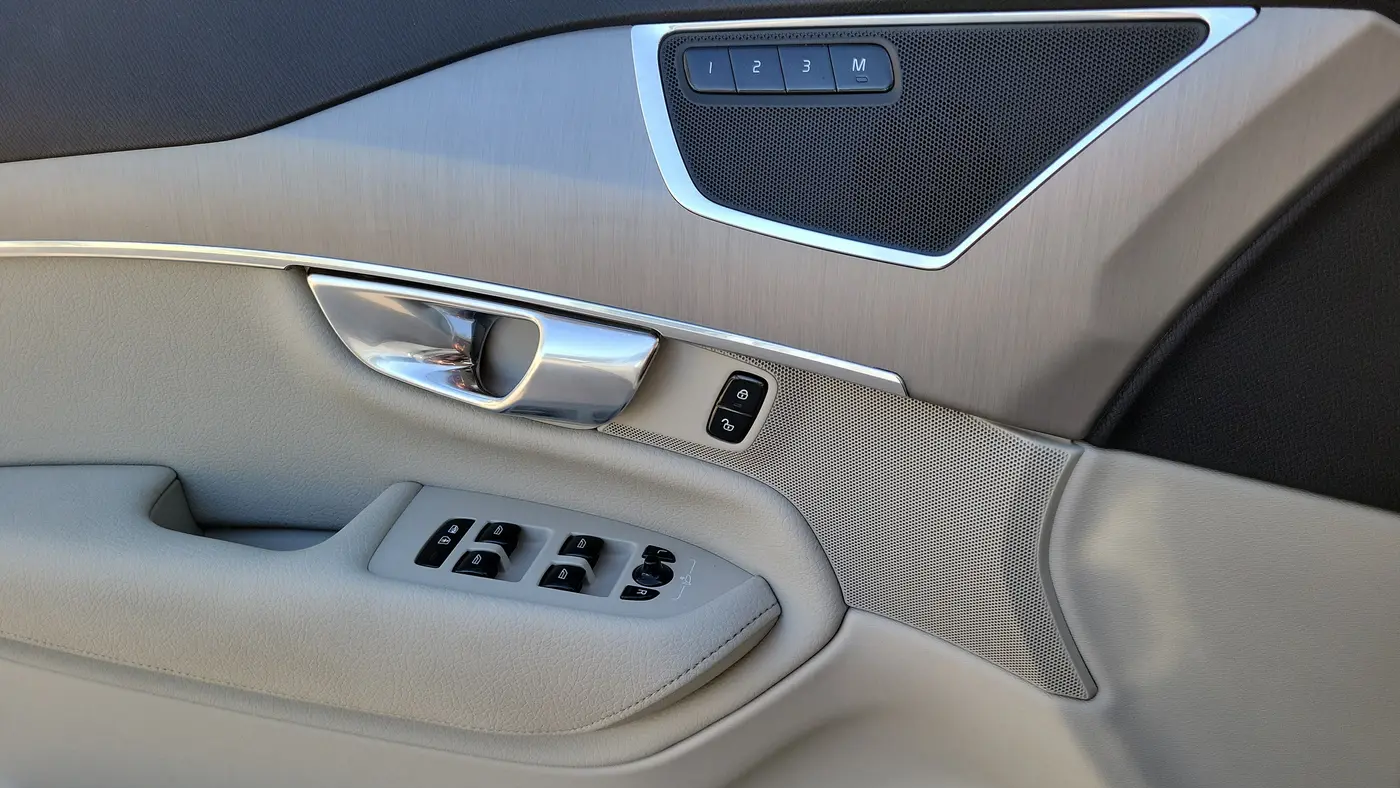 2022 Volvo XC90 T5 Momentum