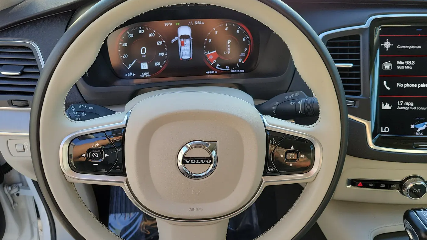 2022 Volvo XC90 T5 Momentum