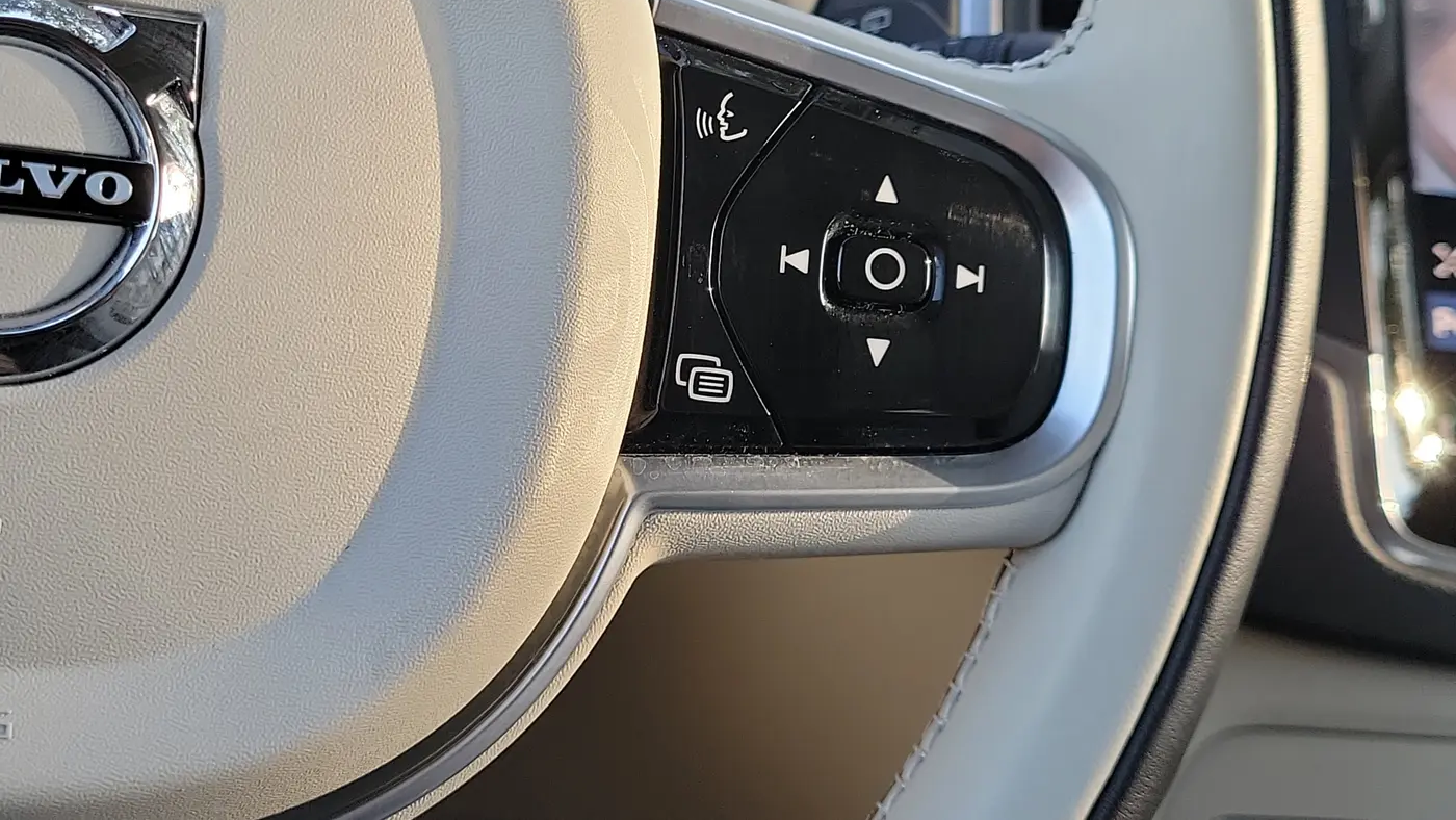 2022 Volvo XC90 T5 Momentum