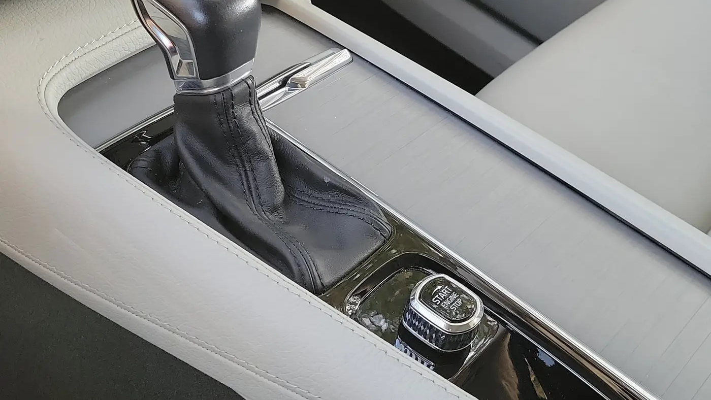 2022 Volvo XC90 T5 Momentum