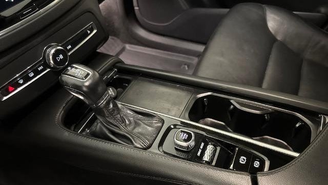 2021 Volvo XC90 T5 Momentum