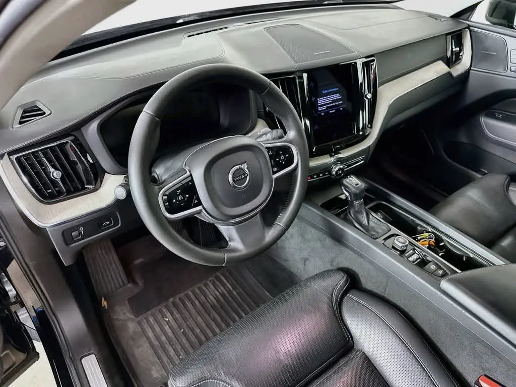 2021 Volvo XC60 - $21,819
