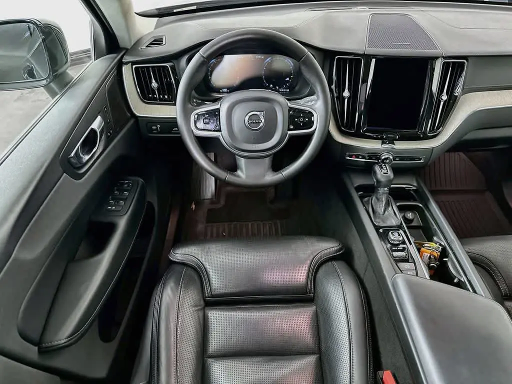 2021 Volvo XC60 - $21,819