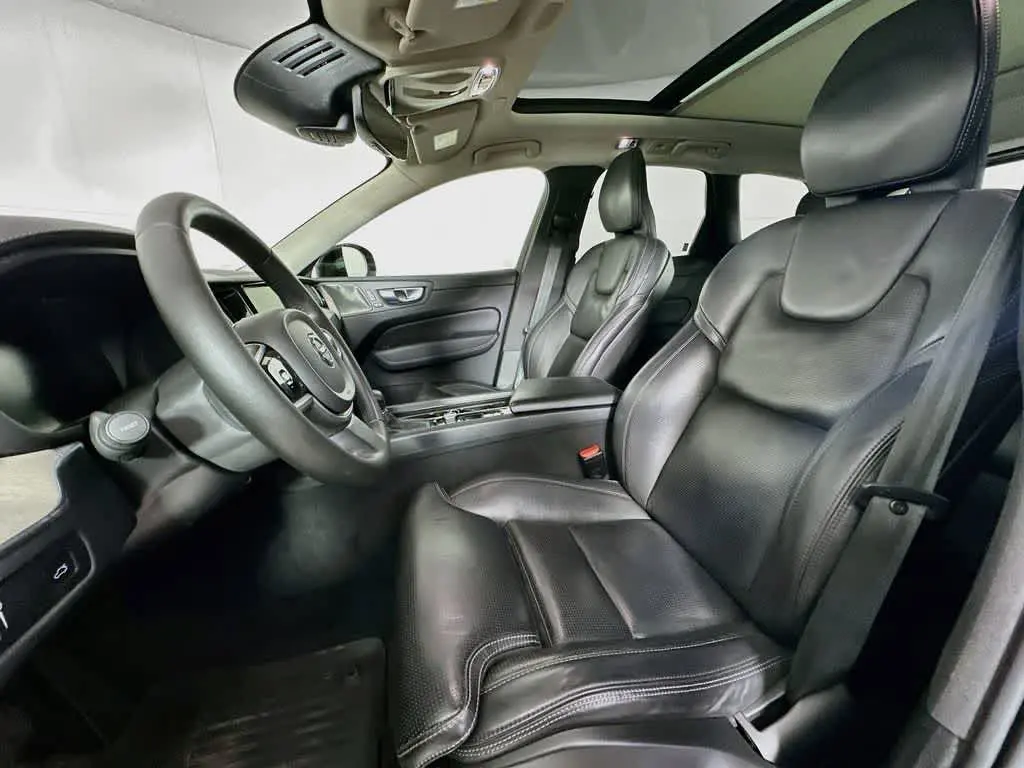 2021 Volvo XC60 - $21,819