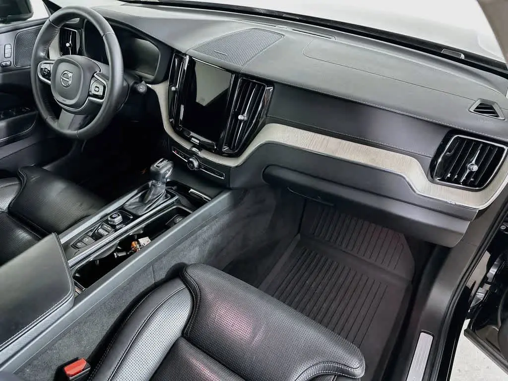 2021 Volvo XC60 - $21,819
