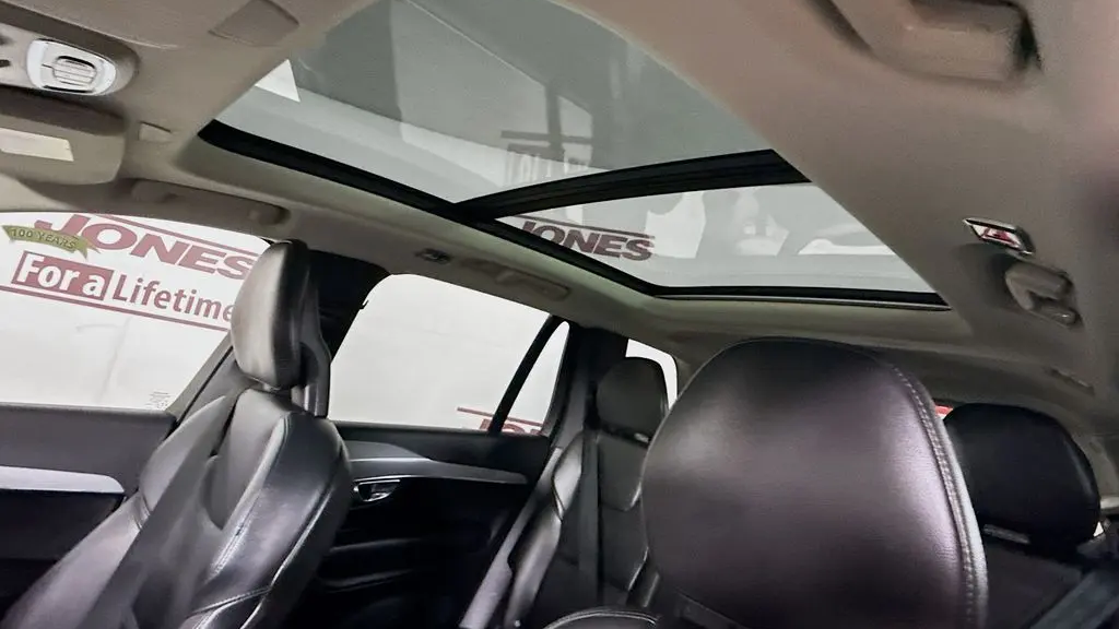 2021 Volvo XC90 T5 Momentum