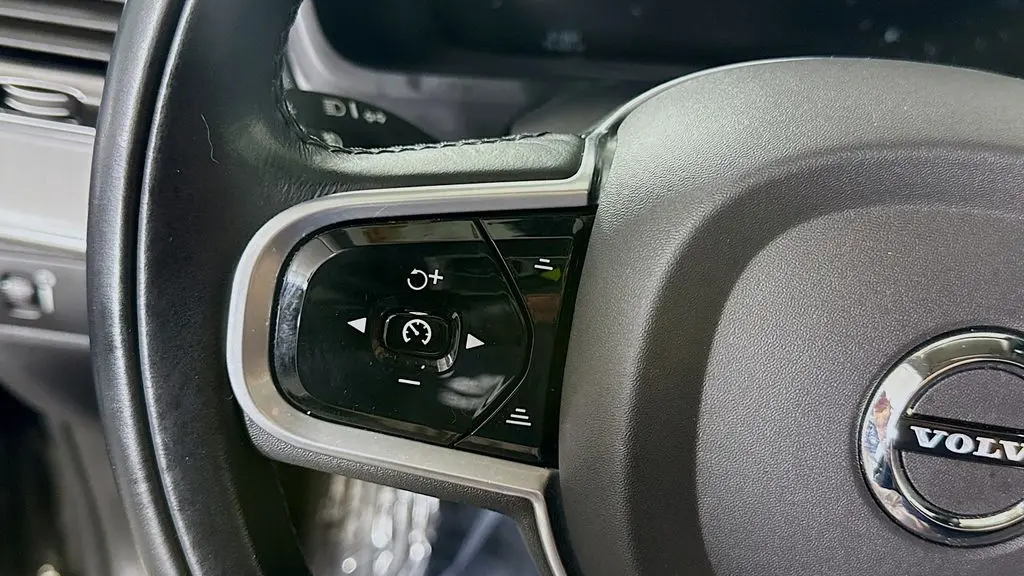 2021 Volvo XC90 T5 Momentum