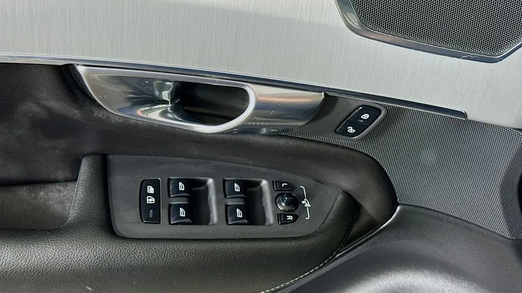 2021 Volvo XC90 T5 Momentum