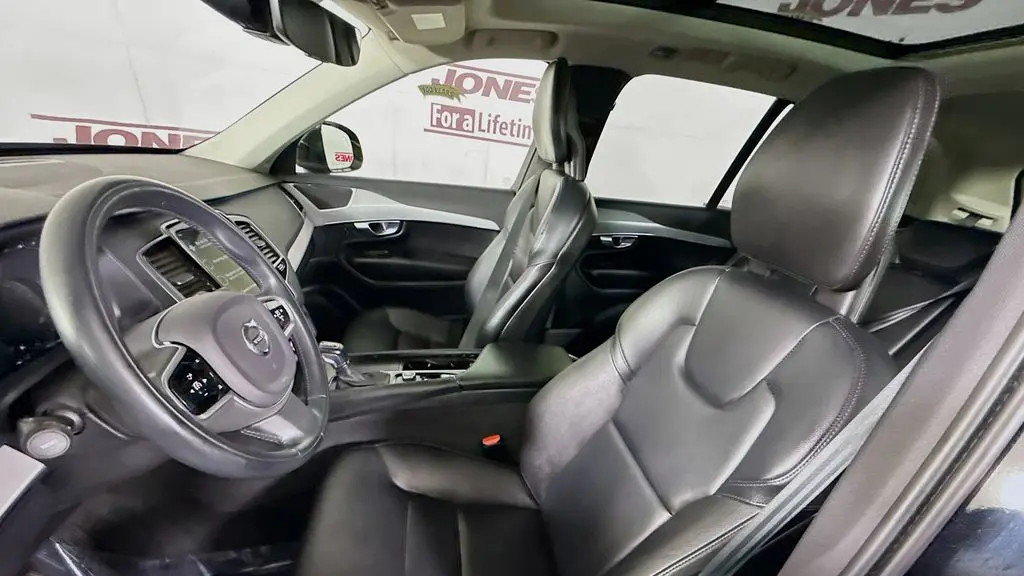 2021 Volvo XC90 T5 Momentum