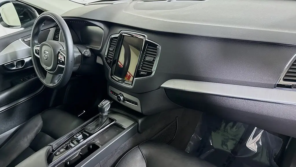 2021 Volvo XC90 T5 Momentum