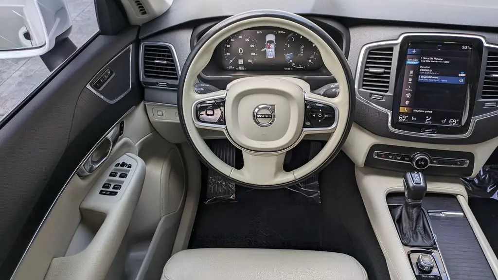 2020 Volvo XC90 T5 Momentum