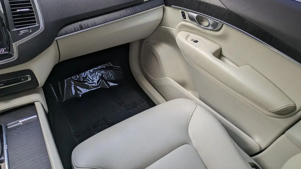 2020 Volvo XC90 T5 Momentum