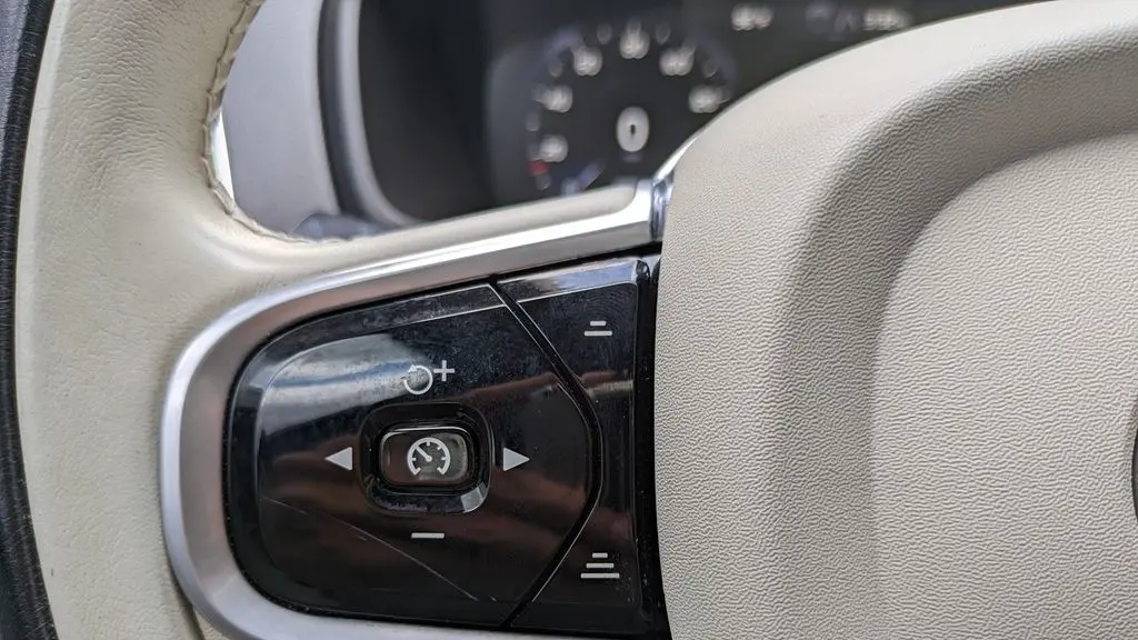 2020 Volvo XC90 T5 Momentum