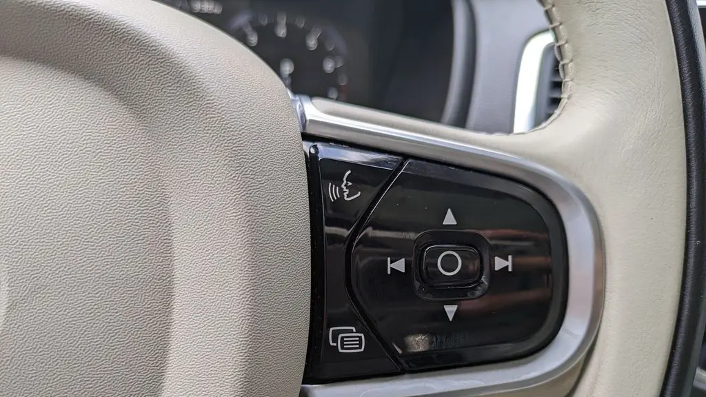 2020 Volvo XC90 T5 Momentum