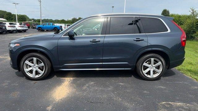 2022 Volvo XC90 T5 Momentum