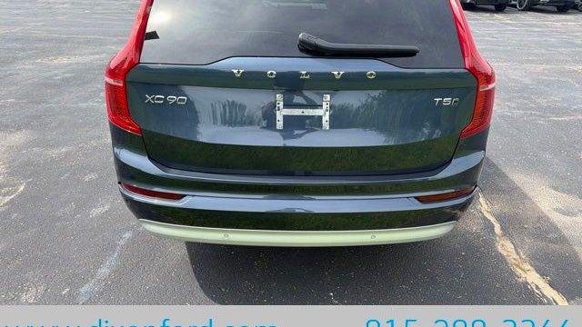 2022 Volvo XC90 T5 Momentum