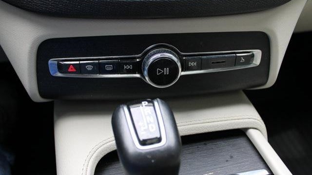 2020 Volvo XC90 T5 Momentum