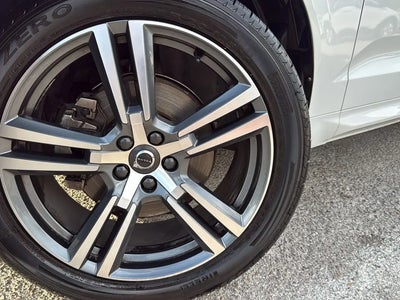 Photo of a 2021 Volvo XC60 AWD T5 Momentum 4DR SUV for sale