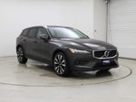 2022 V60 Cross Country Thumbnail 1