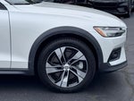2022 V60 Cross Country Thumbnail 4