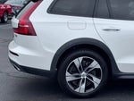 2022 V60 Cross Country Thumbnail 5